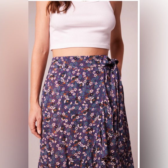 LINAELLE PURPLE FLORAL WRAP SKIRT - Picture 3 of 4